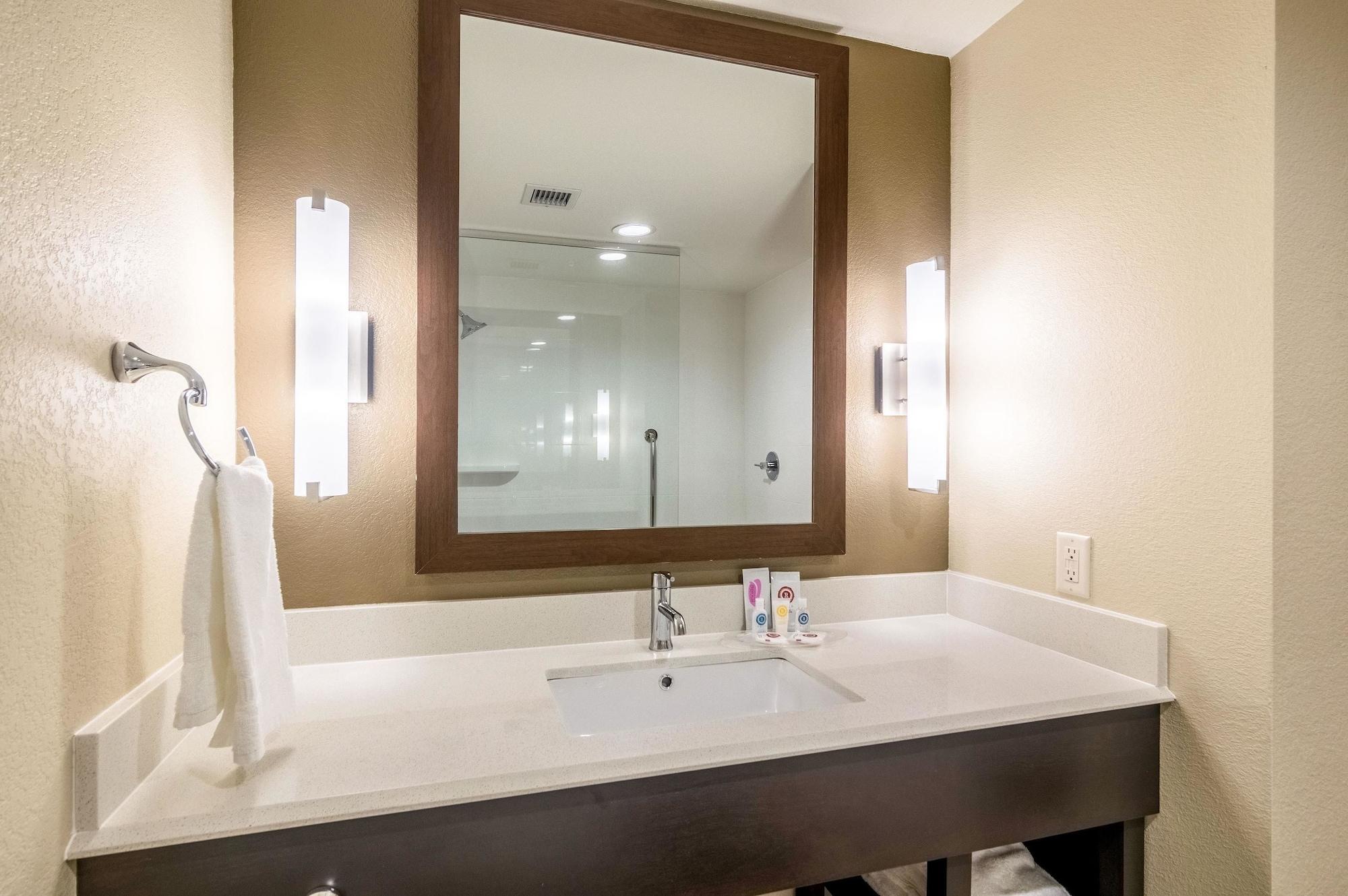 Comfort Suites Fairgrounds West Oklahoma City Bagian luar foto