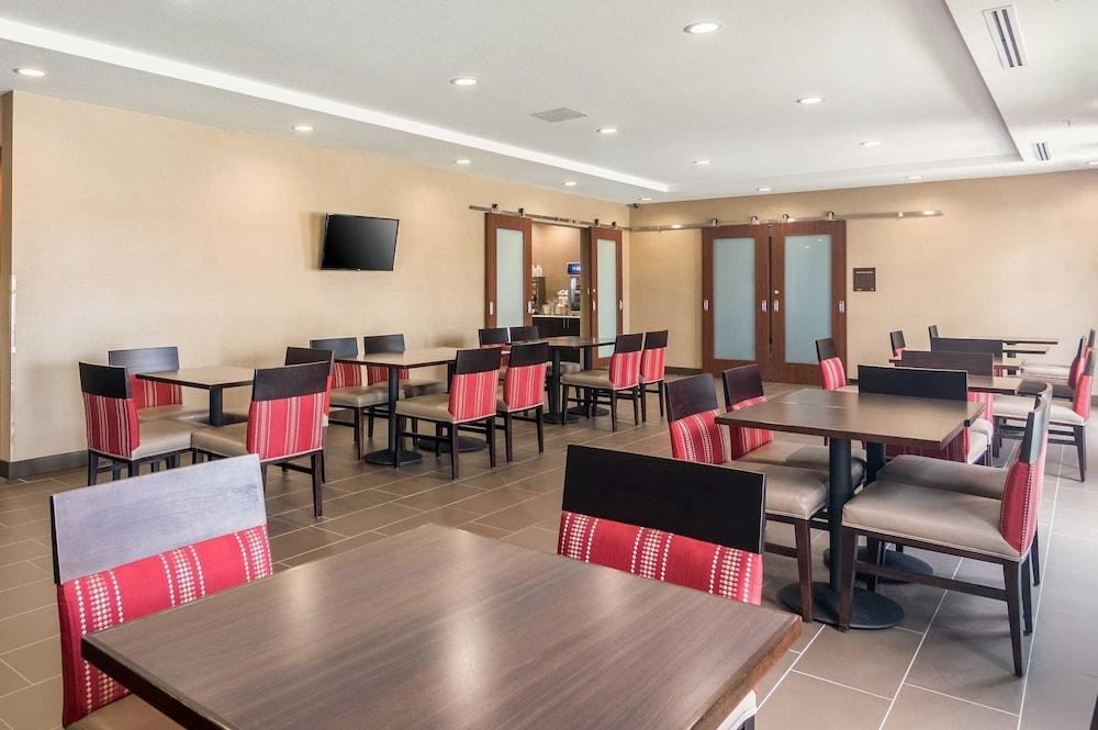 Comfort Suites Fairgrounds West Oklahoma City Bagian luar foto
